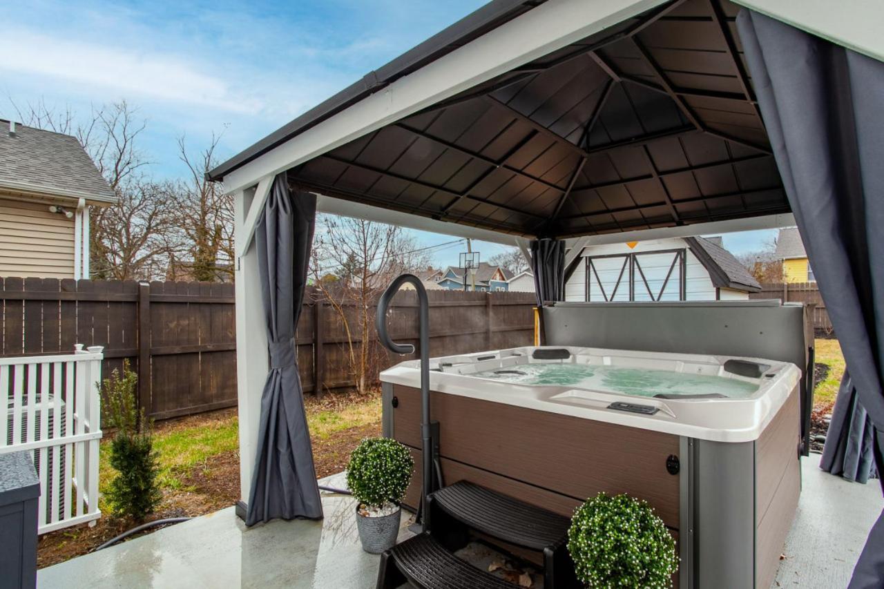 Blue Valley Inn - Hot Tub & Spacious Play Area! 녹스빌 외부 사진