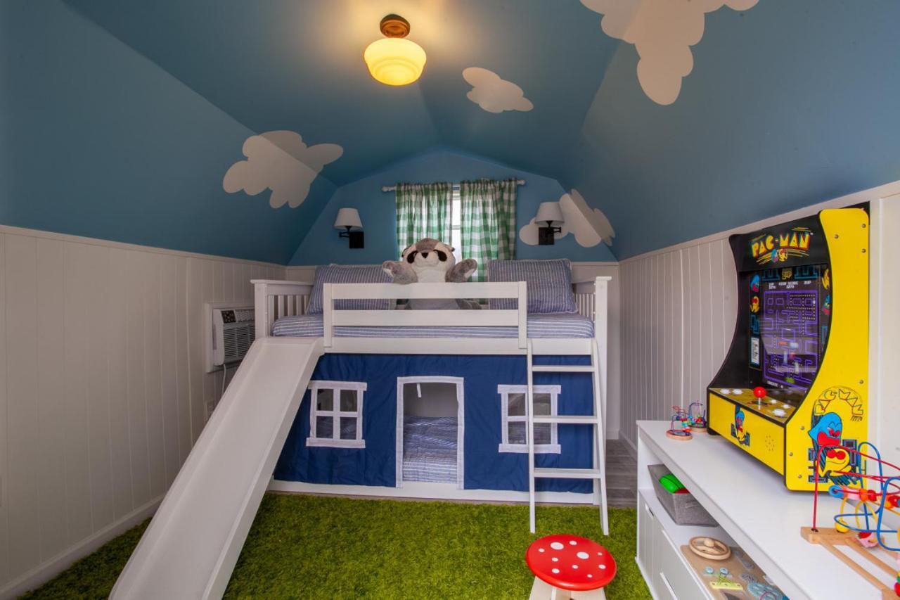 Blue Valley Inn - Hot Tub & Spacious Play Area! 녹스빌 외부 사진